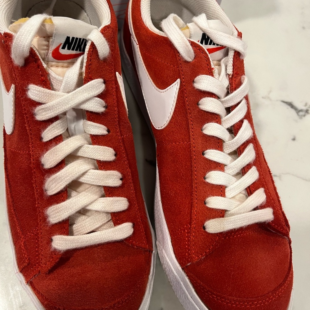 Nike blazers red and white, good condition men’s size 8 - women’s 9.5- box.